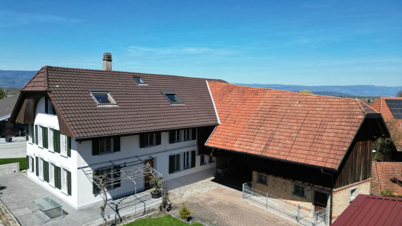 Read more about the article Vielseitige Liegenschaft in Kallnach: Historischer Charme & grosszügige Fläche