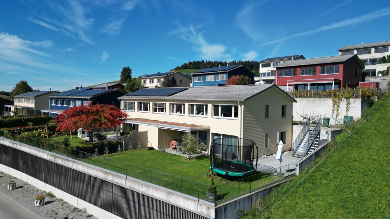 Read more about the article Wohnen mit Weitblick – modernes Zuhause am sonnigen Südhang