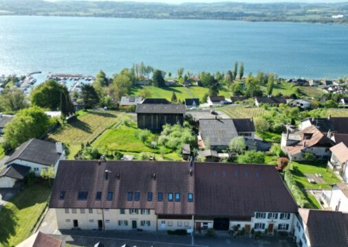 Wo Ruhe auf Weitsicht trifft: 3.5-Zimmer-Dachwohnung in Vallamand